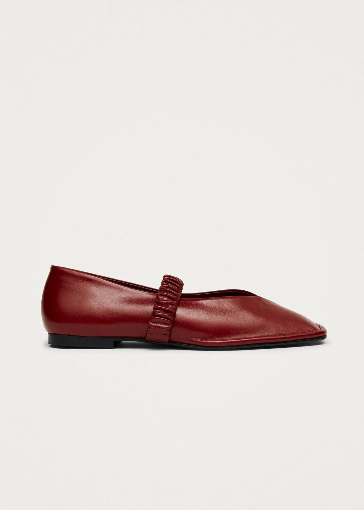 Alohas Chic Square Toe Flats with Ruched Strap