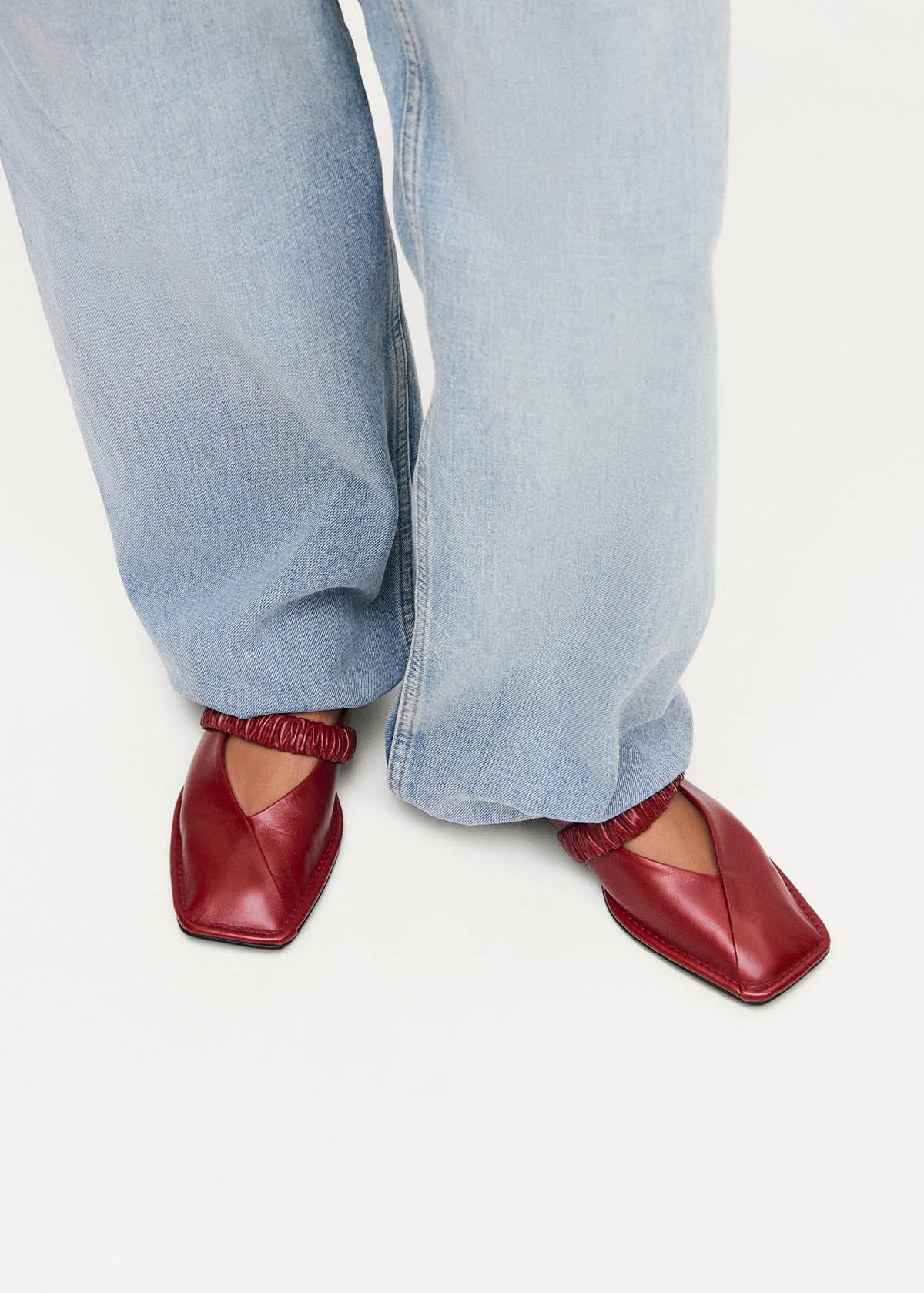 Alohas Chic Square Toe Flats with Ruched Strap - Image 2