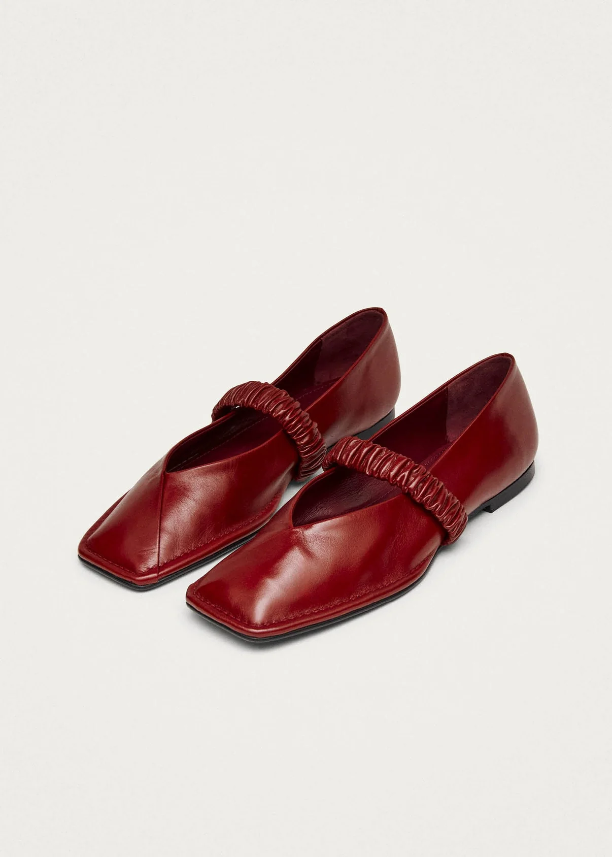 Alohas Chic Square Toe Flats with Ruched Strap - Image 3