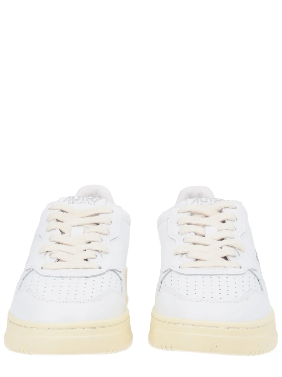 Autry Medalist Low Leather Sneakers - Image 3