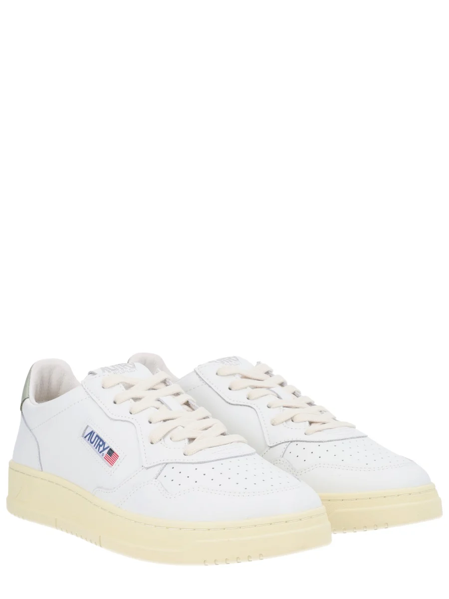 AUTRY Medalist Low Sneakers in Leather - Image 2