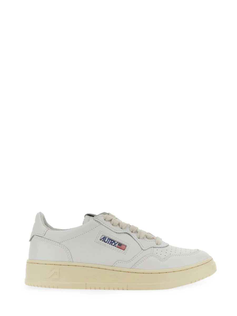 AUTRY Medalist Low Sneakers in Leather
