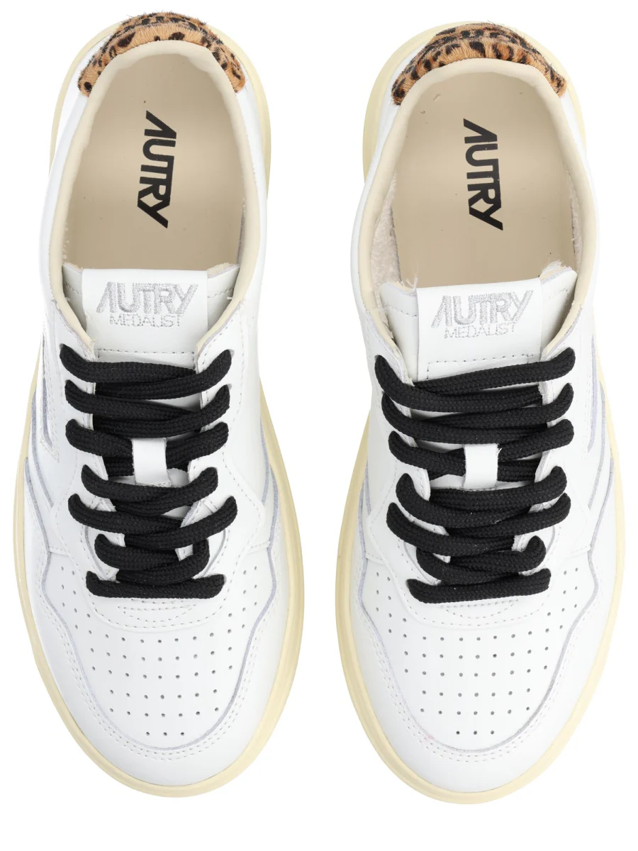 AUTRY Medalist Low Sneakers in Space Leather