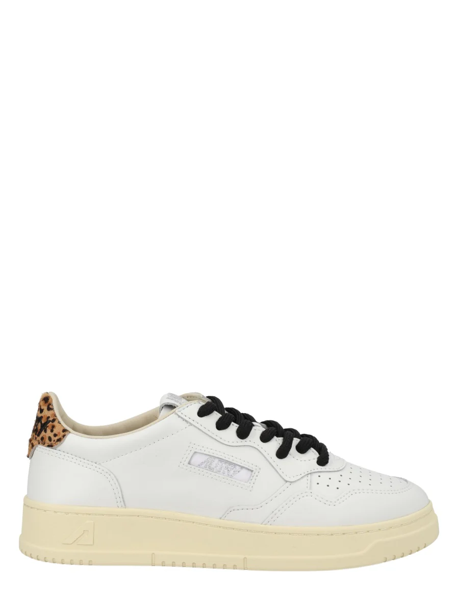AUTRY Medalist Low Sneakers in Space Leather - Image 5