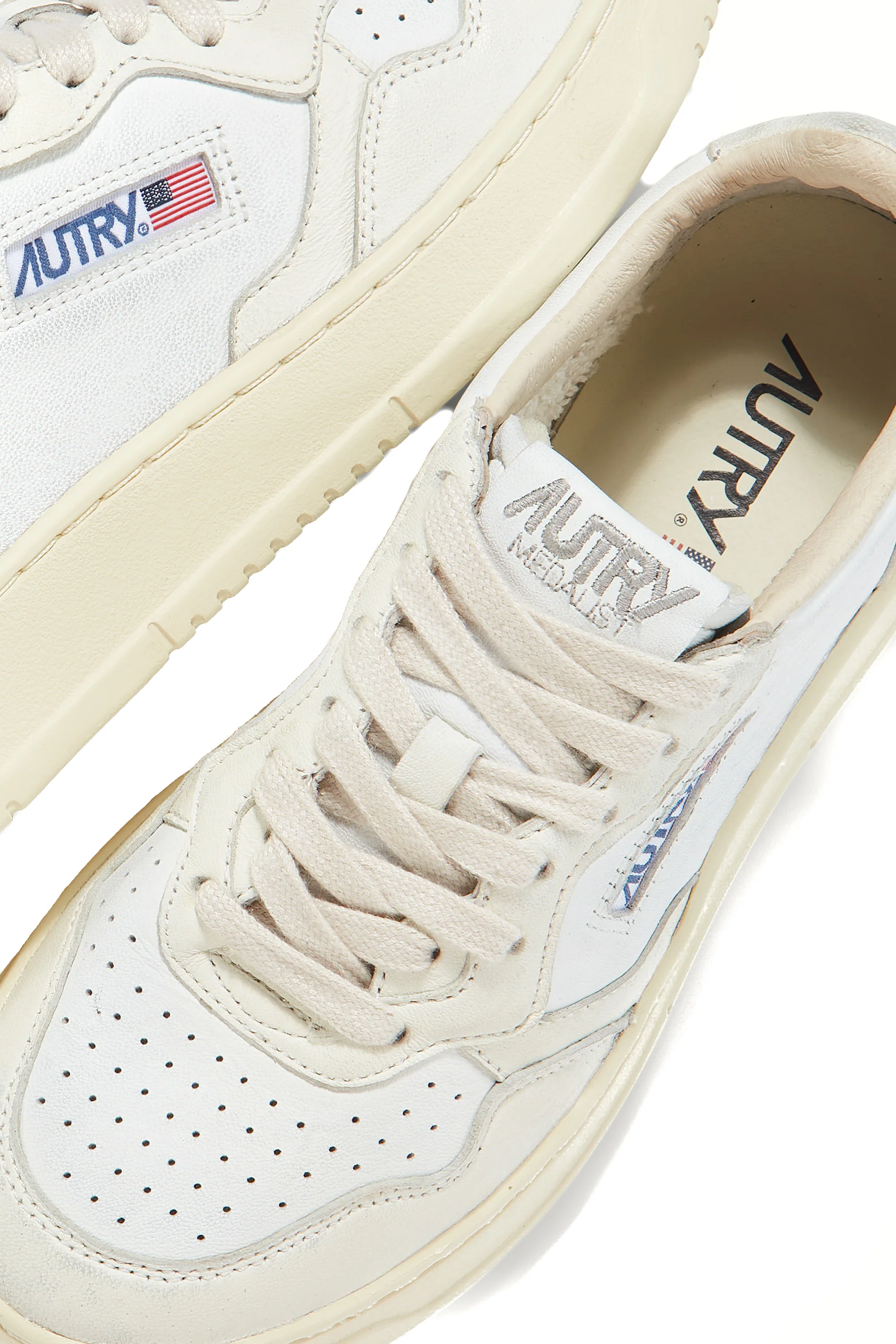 Autry Stylish Woman's Flat Shoes - Perfect for Everyday Wear - Image 7