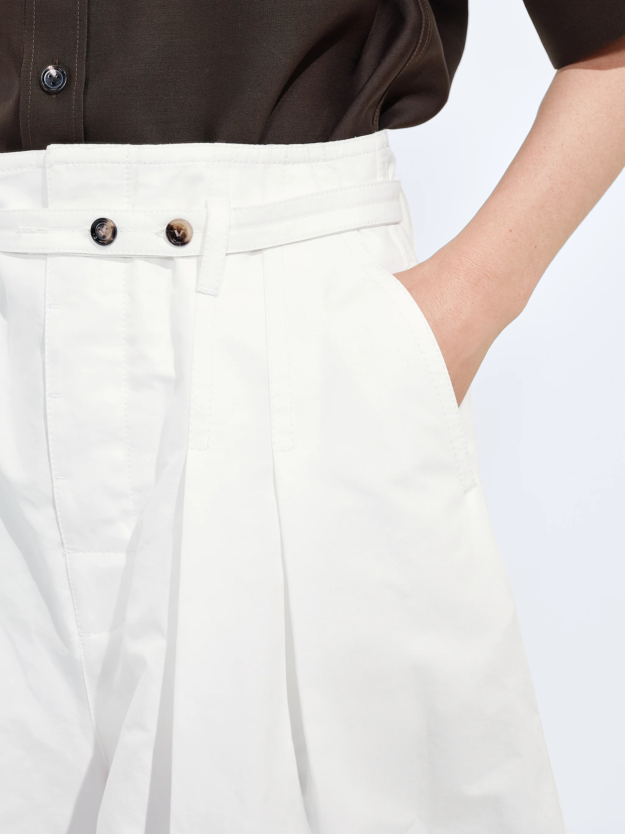 Bottega Veneta High-Waisted Wide Leg Shorts - Size 38 - Image 4