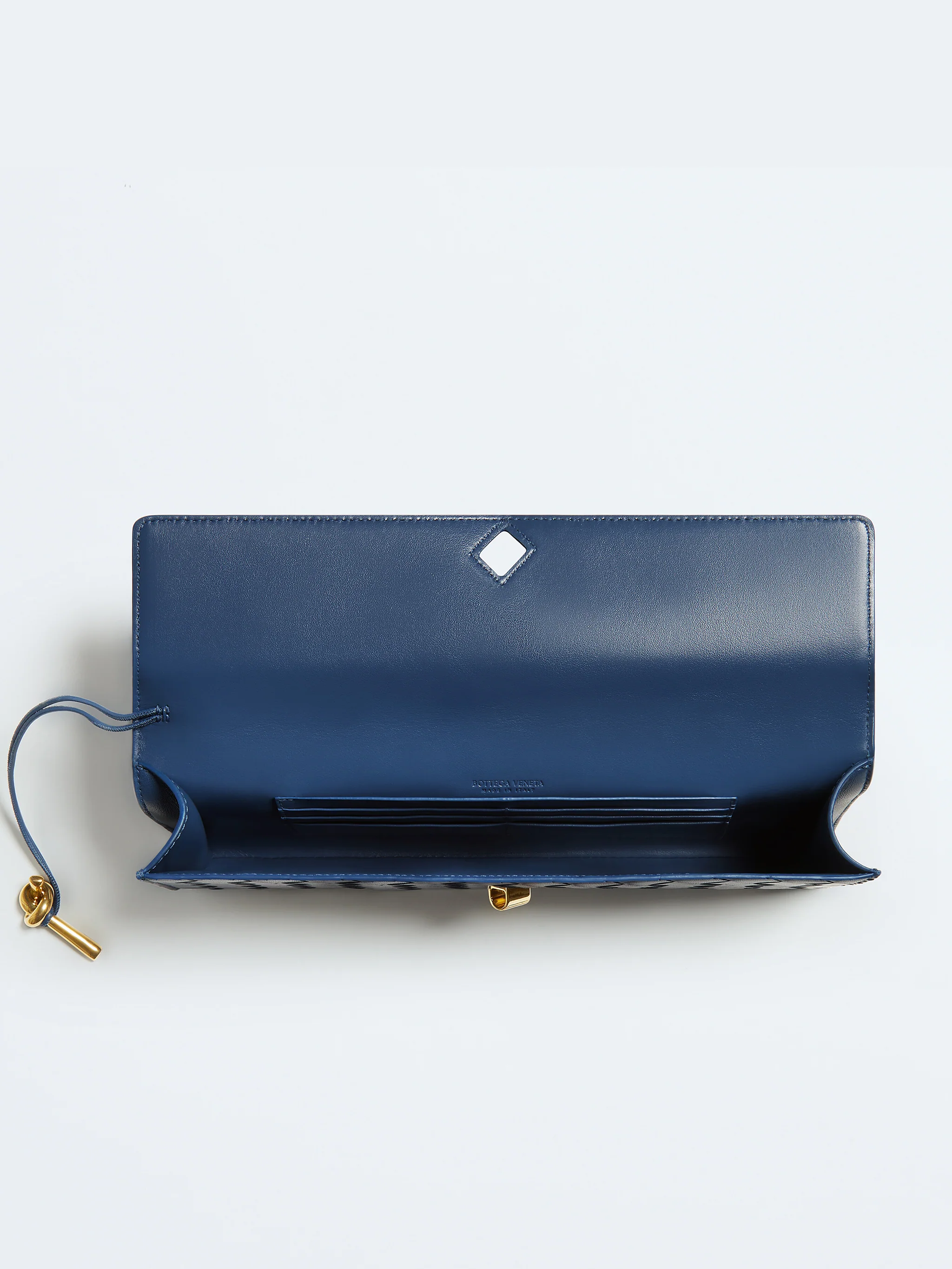 Bottega Veneta Intrecciato Mini Clutch with Leather Handle and Knot Closure - 31 cm - Image 5
