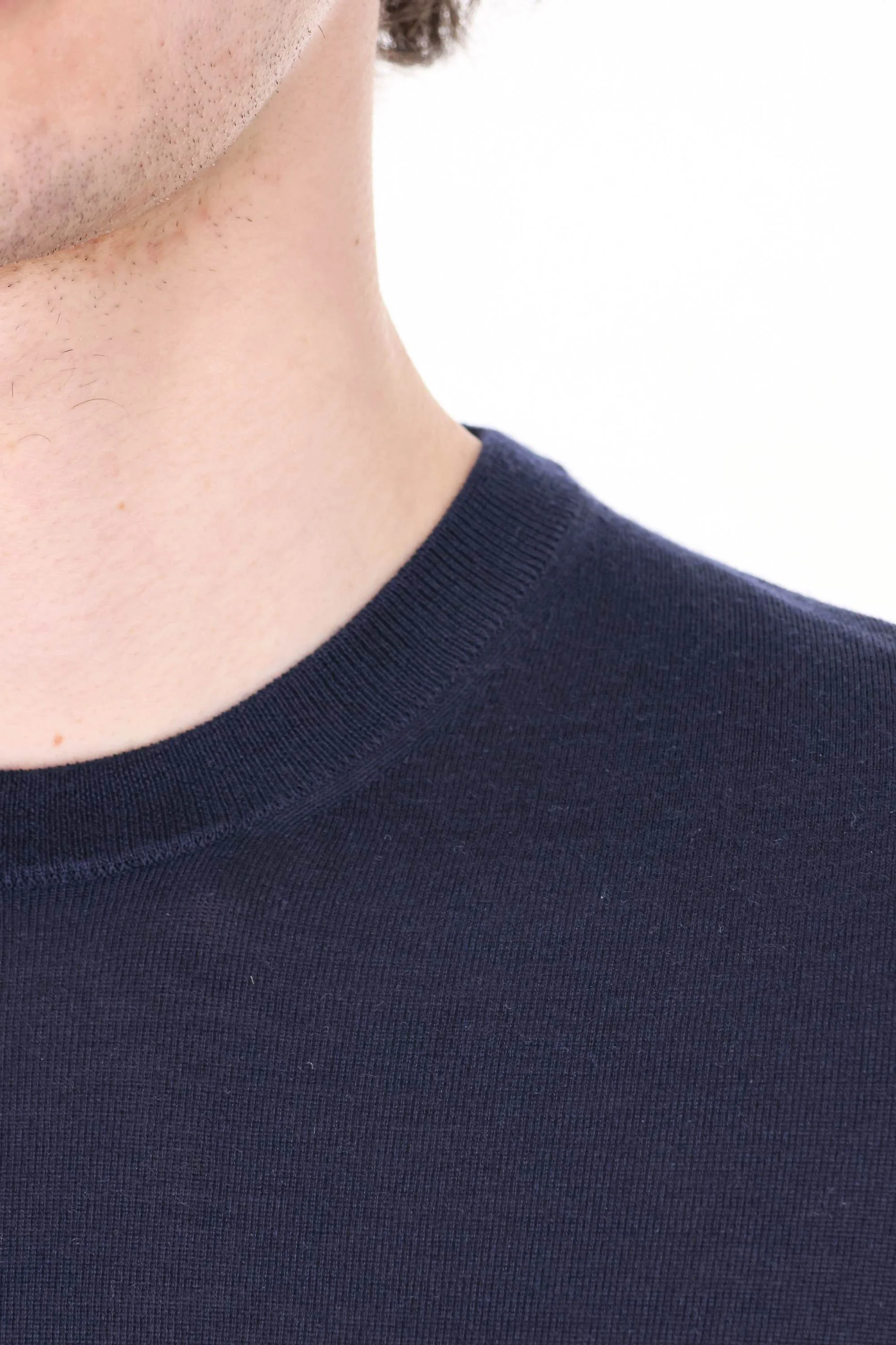 Drumohr Elegantly Crafted Sweater for Men - Image 7