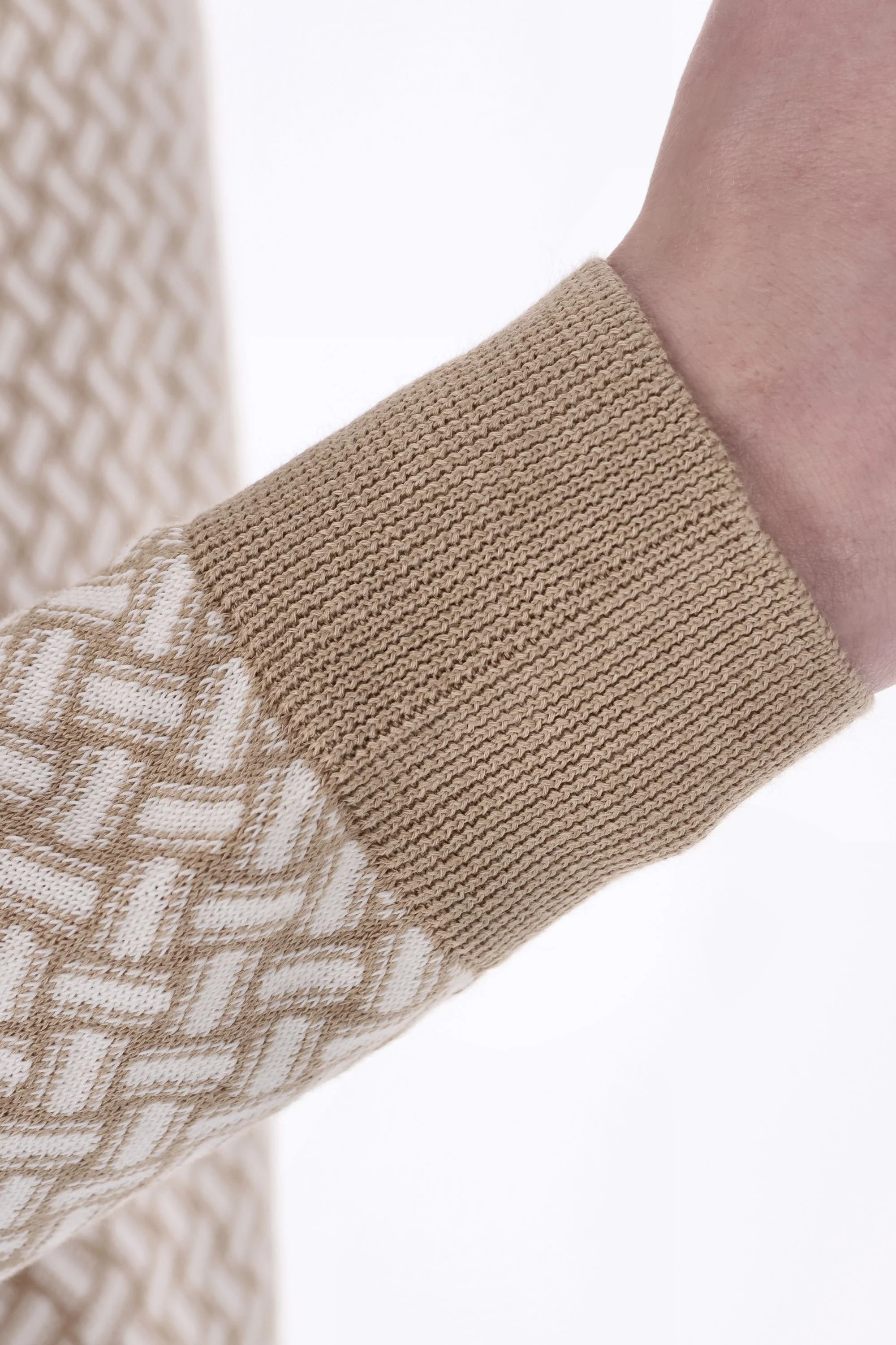 Drumohr Light and Natural Men's Sweater - Image 6