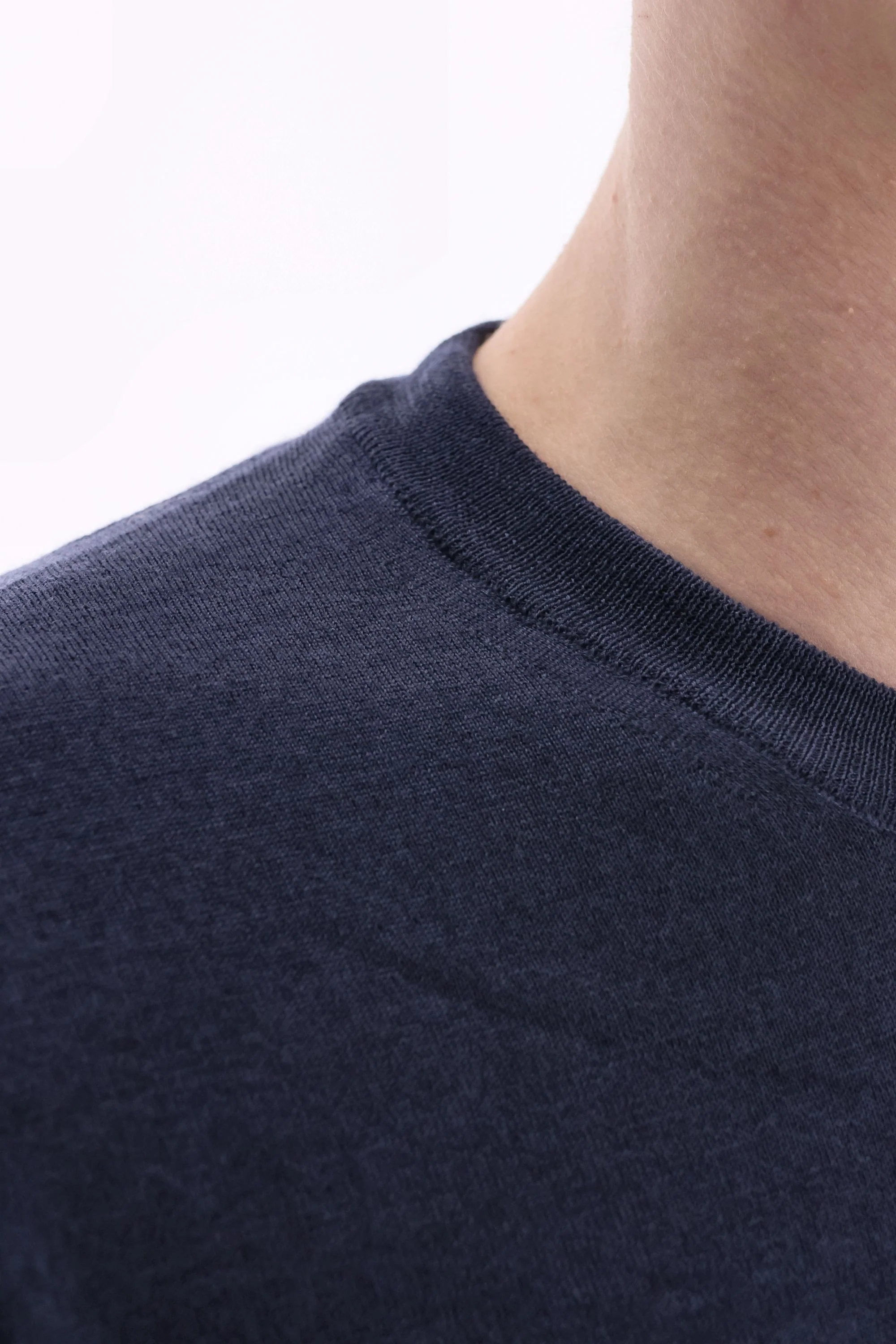Drumohr Men's Stylish Autumn Sweater - Image 5