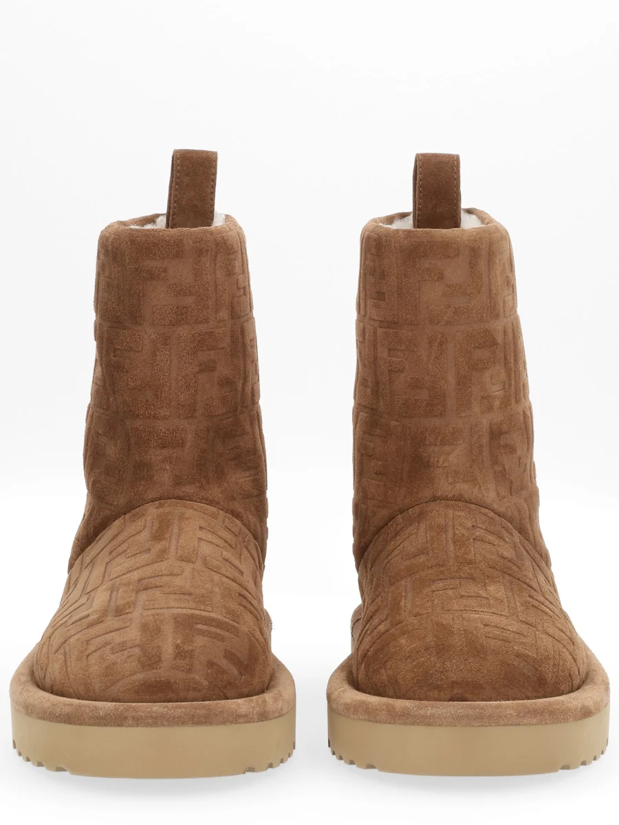 Fendi Elegant Leather Boots for Women - Image 3