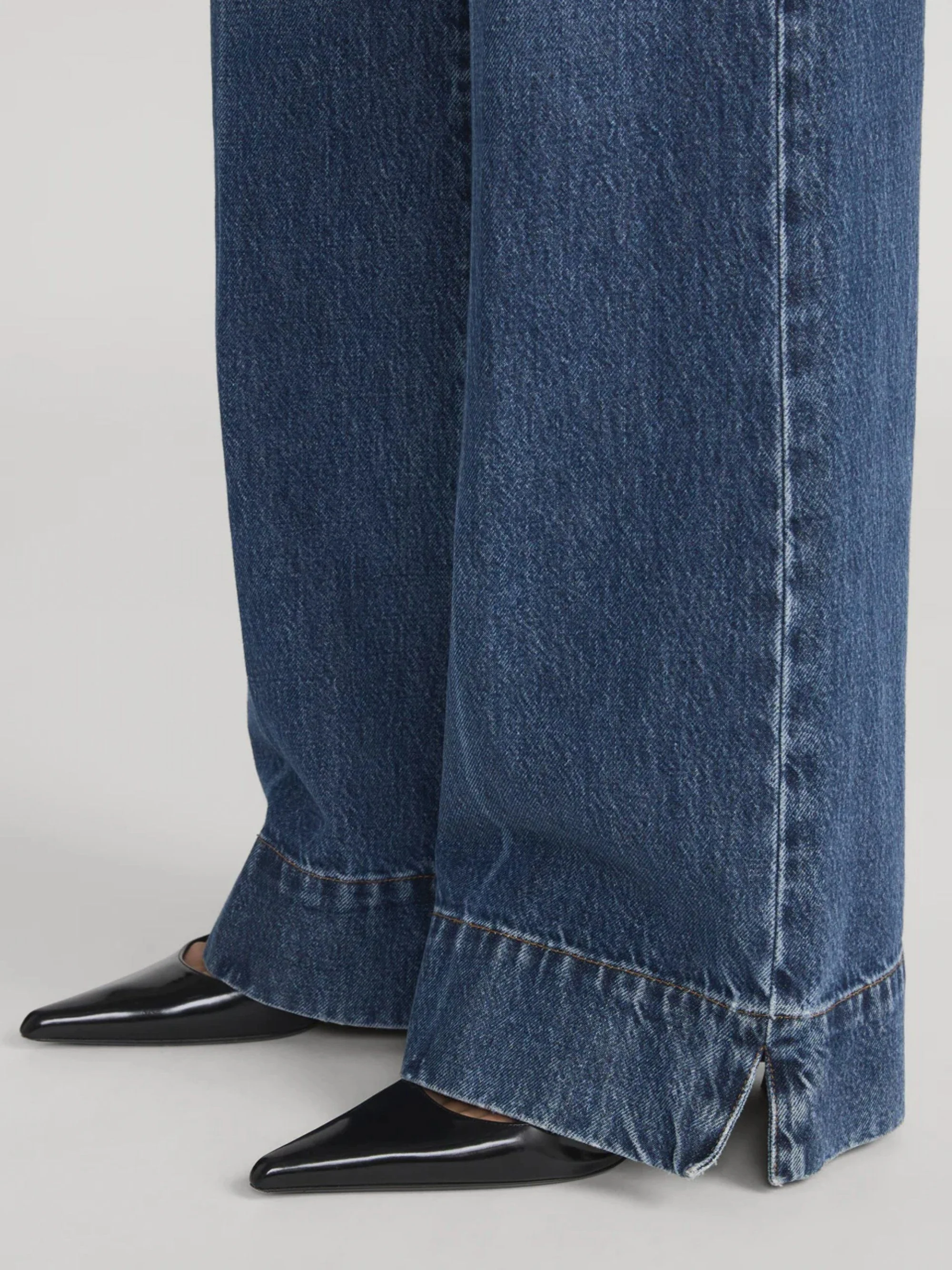 Frame Ultra-High Waist Mini Jeans with Slit - Image 4