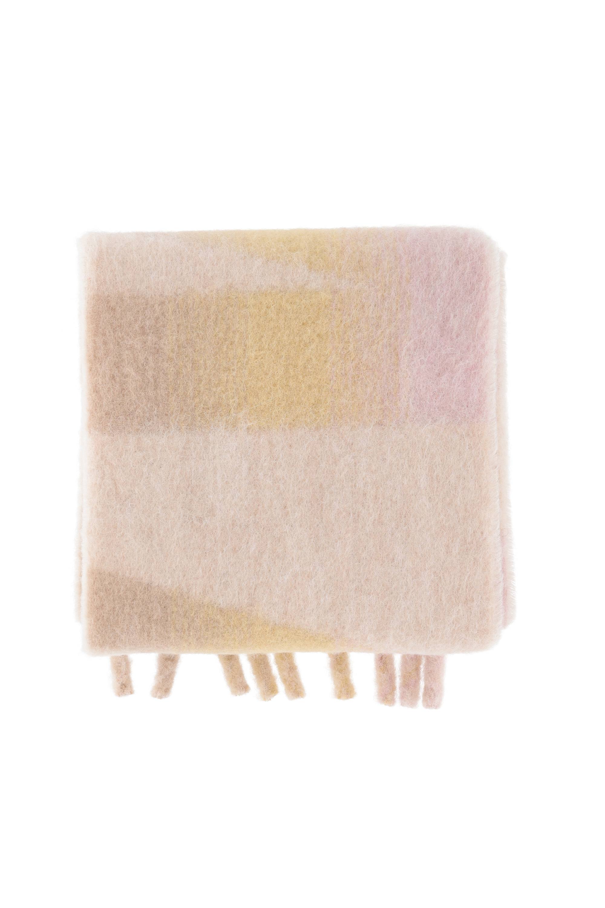 Isabel Marant Chic Scarf for Fall Winter 2025 - Image 2