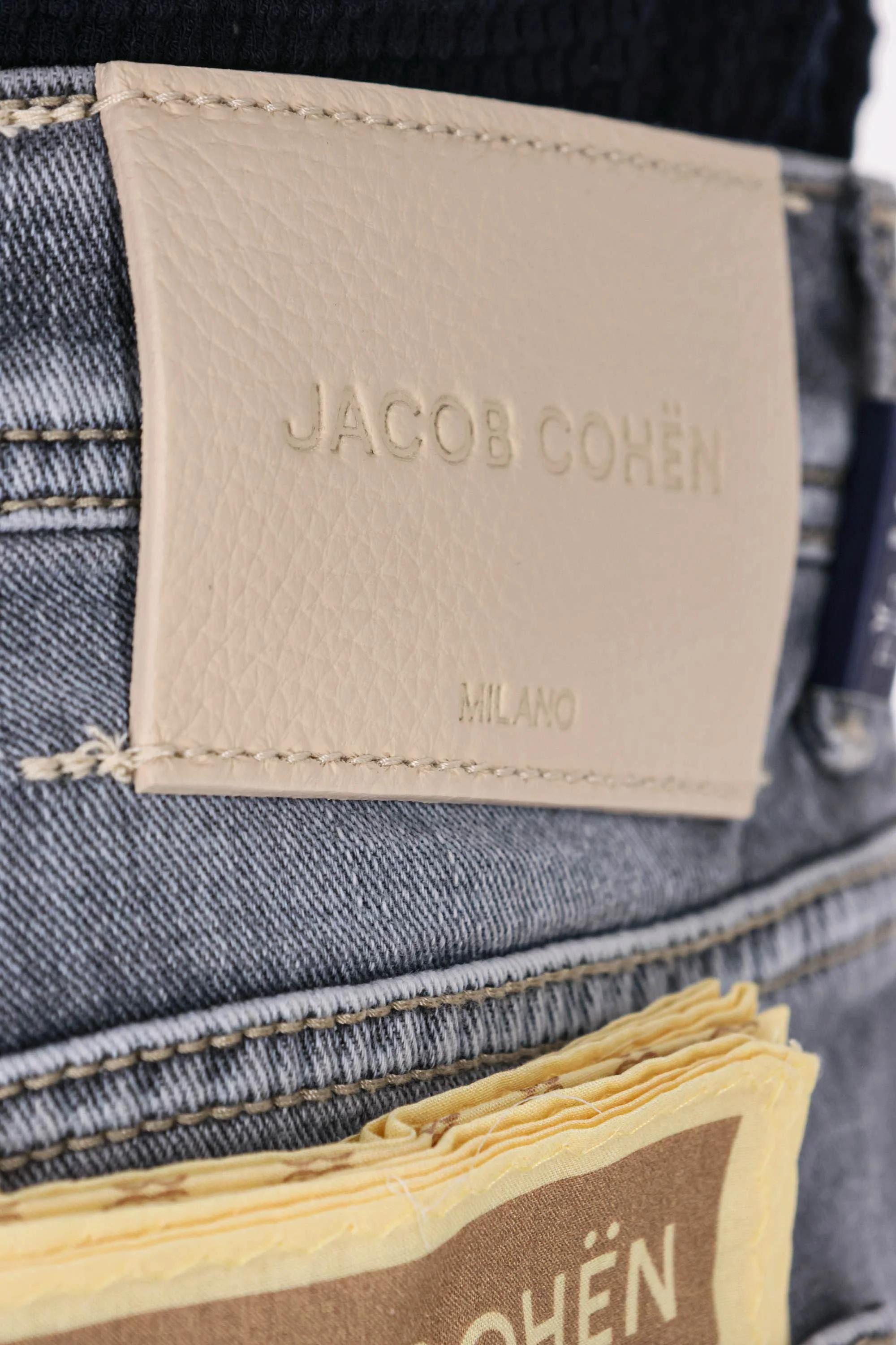 Jacob Cohen Classic Jeans for Men - Perfect Fit - Image 6