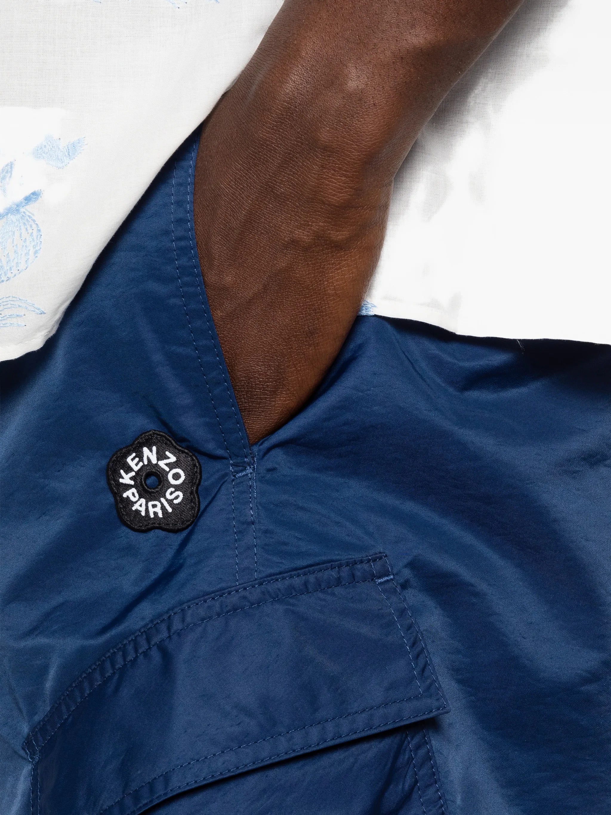 Kenzo Waistband with Drawstring Fastening and Embroidered Badge - Image 5