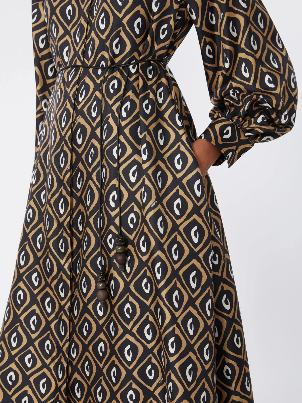 Max Mara A-line Silk Twill Dress with Puff Sleeves and Hidden Front Closure - Image 5