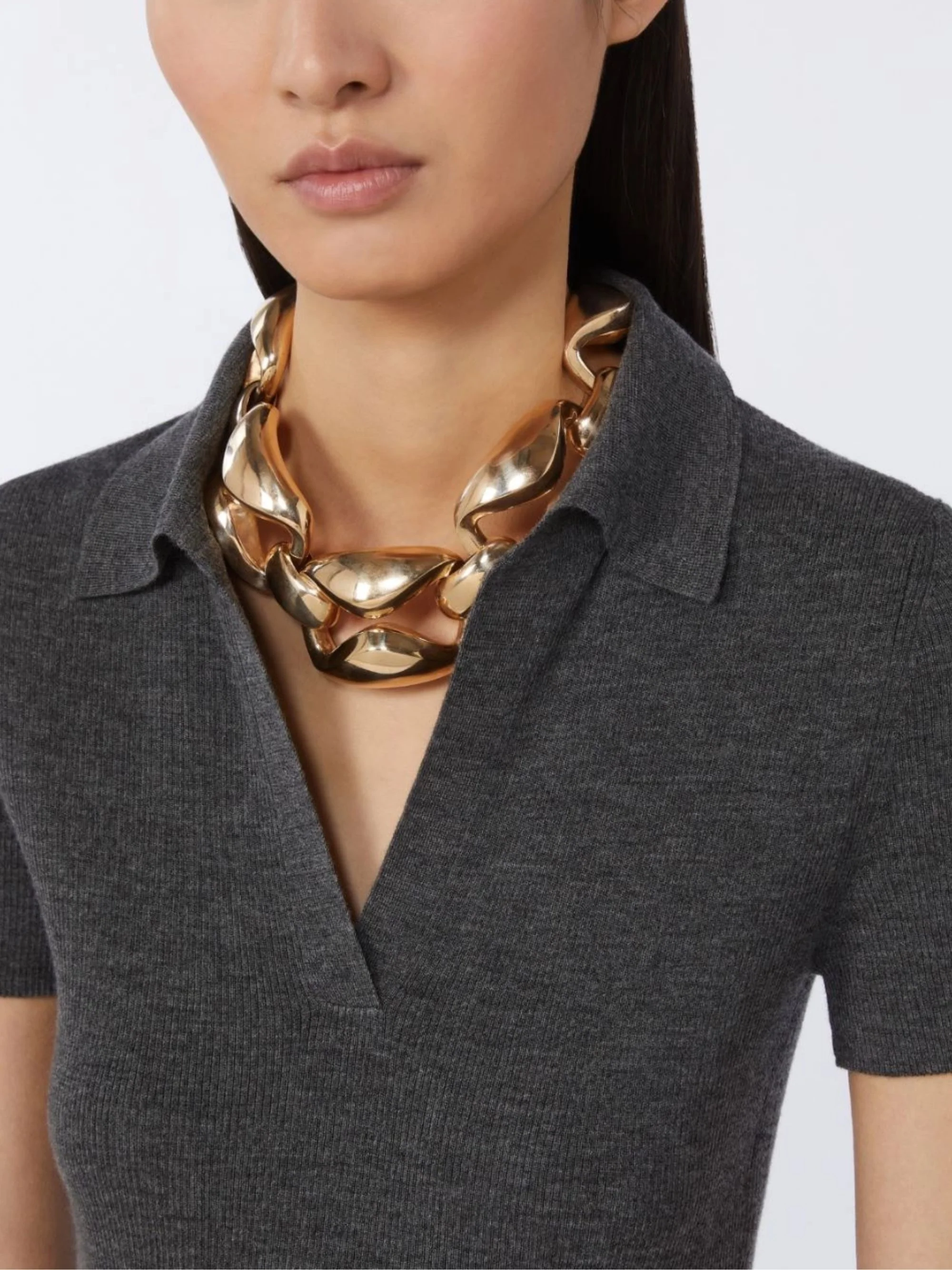 Max Mara Bold Statement Necklace with Hook Closure - Image 3
