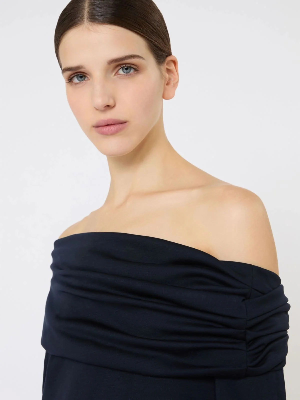 Max Mara Figure-Hugging Mini Dress with Long Glove-Style Sleeves - Size S - Image 5