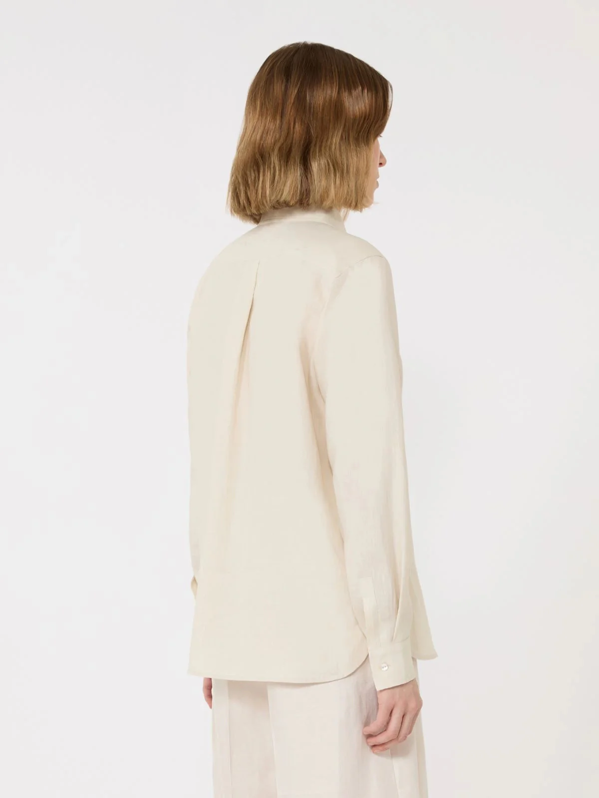 Max Mara Relaxed Fit Linen Shirt with Double Cuffs - Image 4