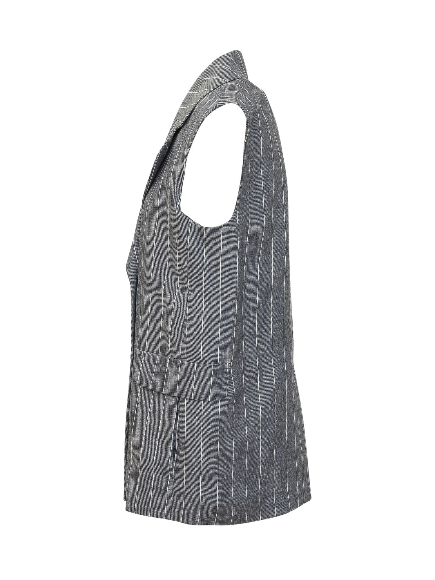 Max Mara`s Double-Breasted Gilet for Spring/Summer 2026 - Image 3
