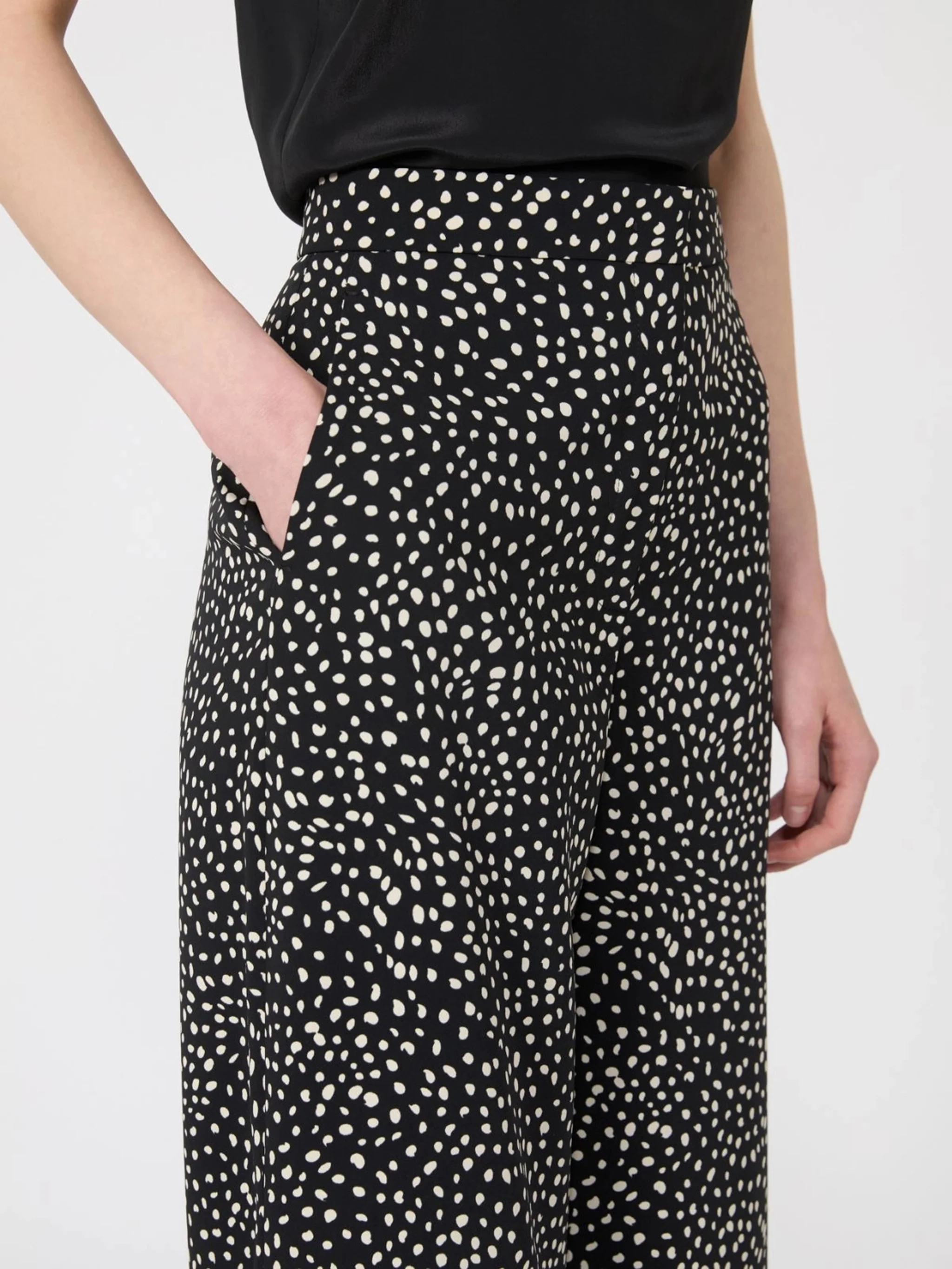 Max Mara Studio High Waist Closure Pants with Side Pockets - Size 40 - Image 5