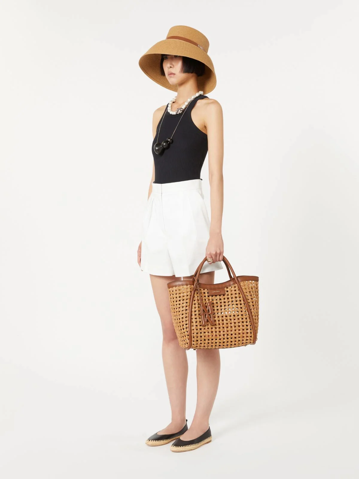 Max Mara Woven Natural Fiber Handbag with Removable Pouch - Image 2