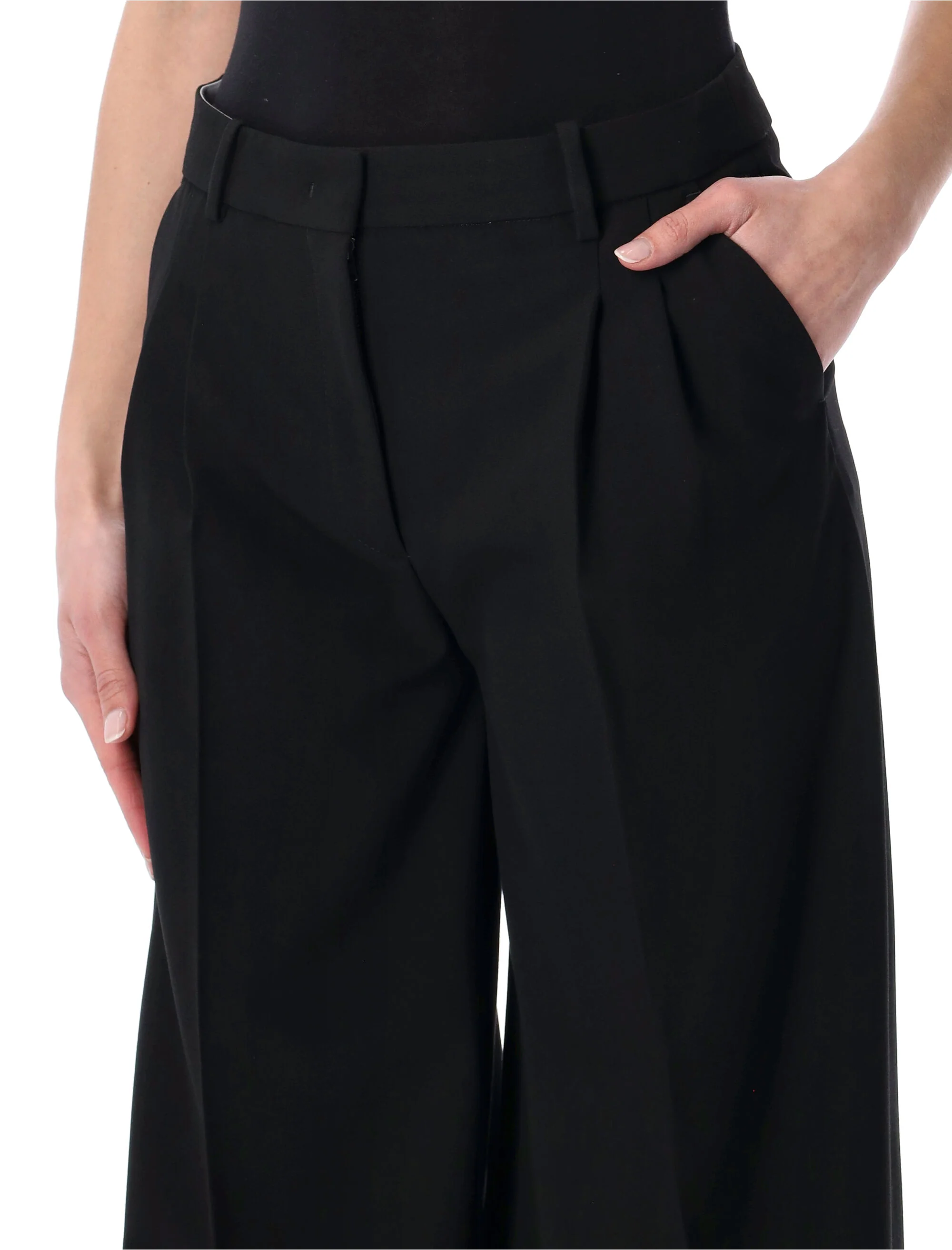 The Garment Chic Trousers for Women - Spring/Summer 2026 - Image 3