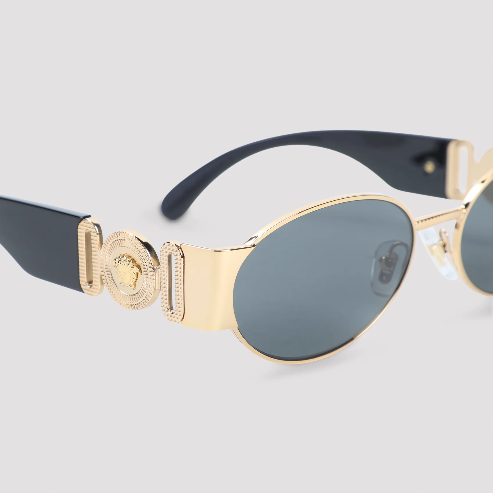 Versace Eyewear Chic Unisex Eyewear Sunglasses - Metallic Finish - Image 5